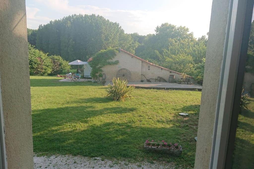 Entire Apartment With Swimming Pool Near Aubeterre Saint-Romain  Екстер'єр фото