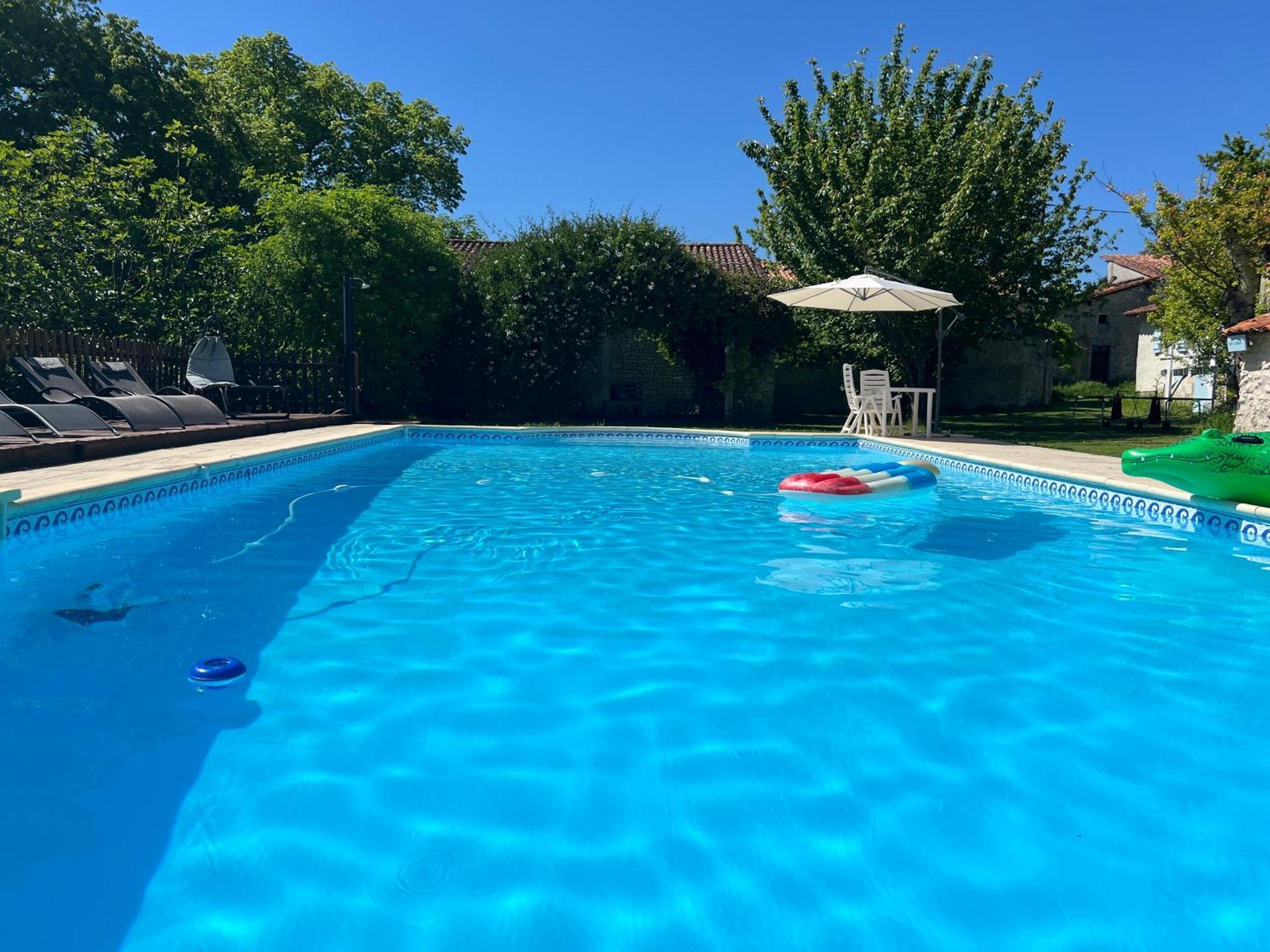 Entire Apartment With Swimming Pool Near Aubeterre Saint-Romain  Екстер'єр фото